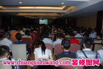 图为地板行业服务年全国地板渠道管理人员专项培训成都站培训现场 图为地板行业服务年全国地板渠道管理人员专项培训成都站培训现场